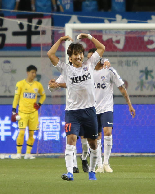 鳥栖対東京　先制ゴールを喜ぶ東京FWユ・インス（撮影・菊川光一）
