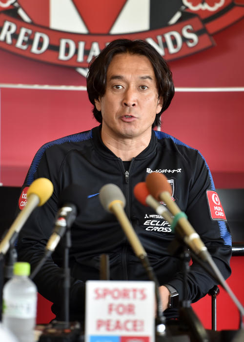就任会見する浦和の大槻新監督（撮影・柴田隆二）
