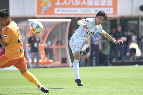 清水戦の前半、左足でプロ初ゴールを決める仙台FW吉尾（2019年5月25日撮影）