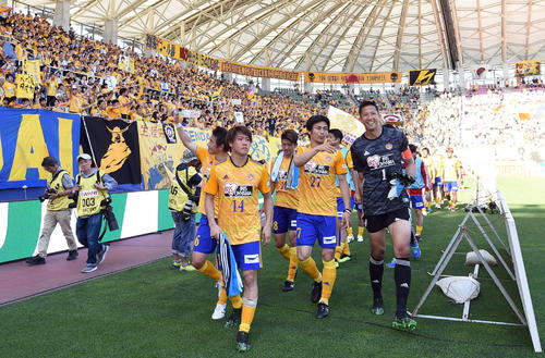 仙台対名古屋　名古屋に3－1と快勝し笑顔を見せる仙台イレブン
