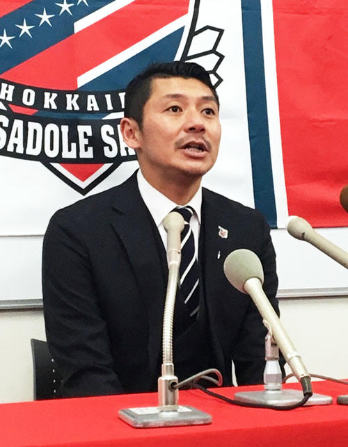 引退会見に臨んだ河合竜二氏（2019年1月25日撮影）