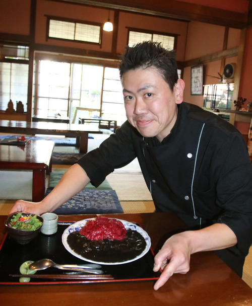 小樽市内でスガオムカレーを提供する「菜はな」の蛭田さん（撮影・西塚祐司）
