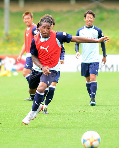 前日練習で軽快な動きを見せる磐田FWロドリゲス
