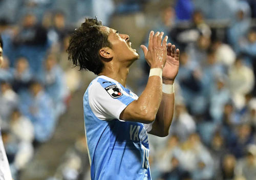 後半、シュートを放つもクリアされ悔しがる磐田MF山田（撮影・鈴木みどり）