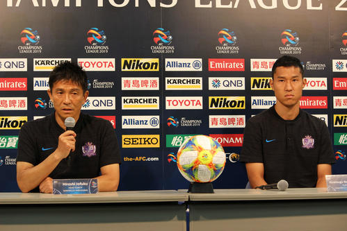 広島GK中林洋次（右）と、城福浩監督（撮影・杉山理紗）