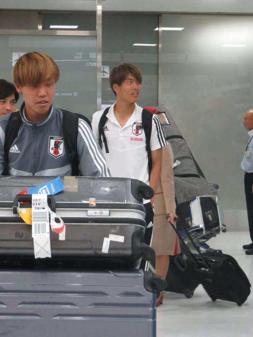 トゥーロン国際大会で準優勝し帰国したU－22日本代表FW小川（奥）