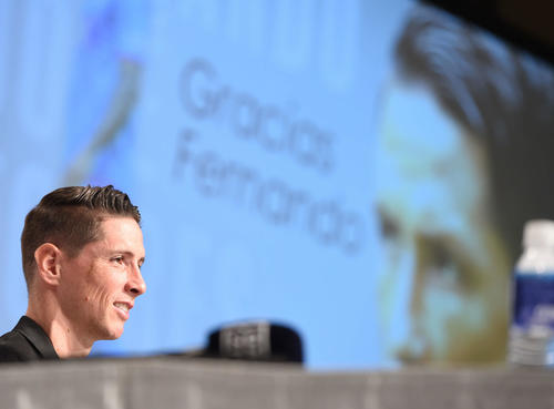 引退を表明し、会見で心境を語った鳥栖フェルナンドトーレス（撮影・たえ見朱実）