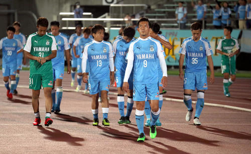 札幌対磐田　試合終了後、引き揚げる磐田イレブン（撮影・佐藤翔太）