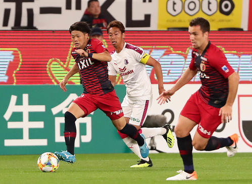 鹿島MF名古新太郎（左）（2019年6月14日撮影）