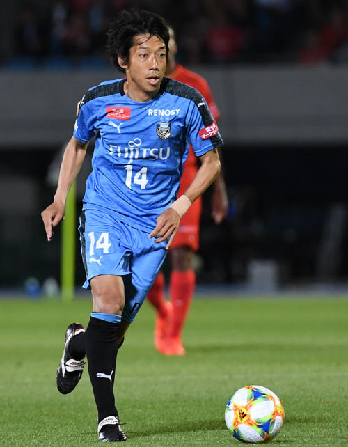 川崎F対名古屋　ドリブルをする川崎F・MF中村（2019年5月17日撮影）