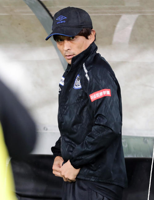 東京対G大阪　厳しい表情のG大阪・宮本監督（撮影・浅見桂子）
