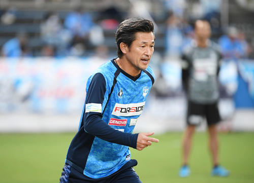 仙台大戦にスタメンで出場する横浜FCの三浦知良（撮影・加藤諒）