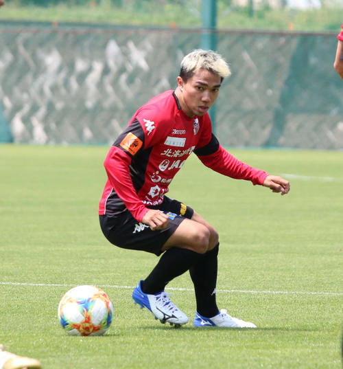全体練習に合流した札幌MFチャナティップ（撮影・保坂果那）