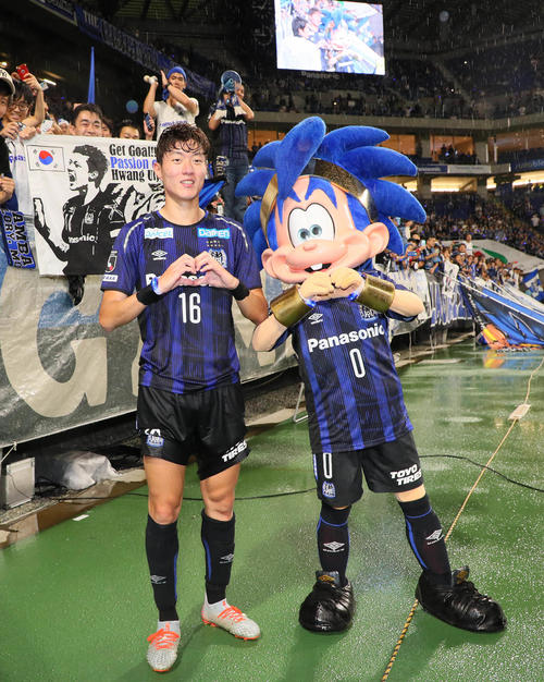 移籍前最終戦となったG大阪FMファン・ウィジョはサポーターに別れを告げる（撮影・宮崎幸一）