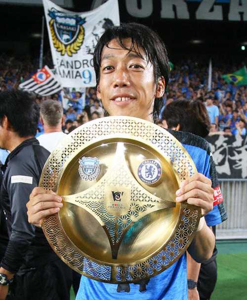 川崎F対チェルシー　MVPを獲得し笑顔を見せる川崎F・MF中村（撮影・足立雅史）