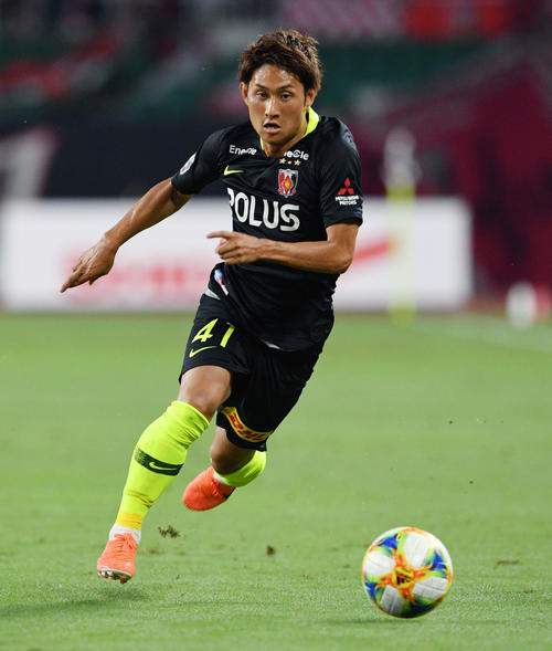 磐田対浦和　前半、ドリブルで攻め込むMF関根（撮影・滝沢徹郎）