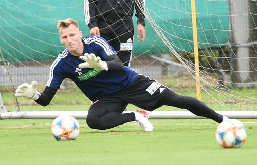 仙台新GKスウォビィク（19年7月4日撮影・山田愛斗）