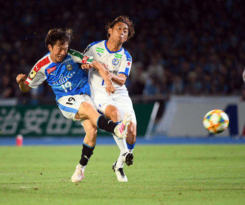 川崎F対大分　後半、右足で先制ゴールを決める川崎F・MF斎藤（撮影・たえ見朱実）