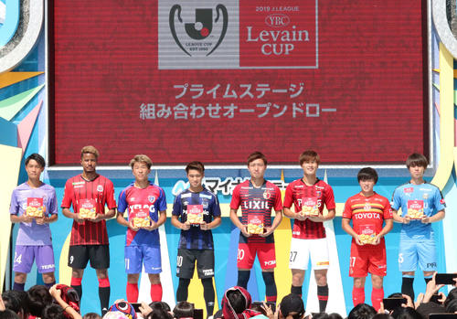左から広島MF東俊希、札幌FW鈴木武蔵、東京FW永井謙佑、G大阪FW食野亮太郎、鹿島MF三竿健斗、浦和DF橋岡大樹、名古屋FW相馬勇紀、川崎F・MF田中碧（撮影・杉山理紗）