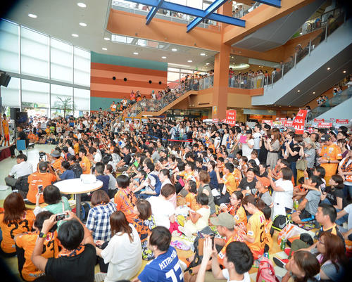 清水FW北川の激励会に集まった約1500人サポーターや市民ら
