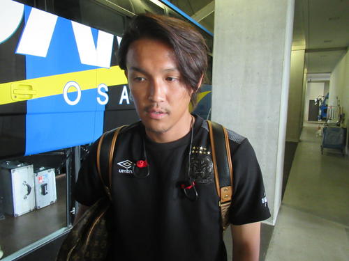 取材に応じるG大阪FW宇佐美（撮影・実藤健一）