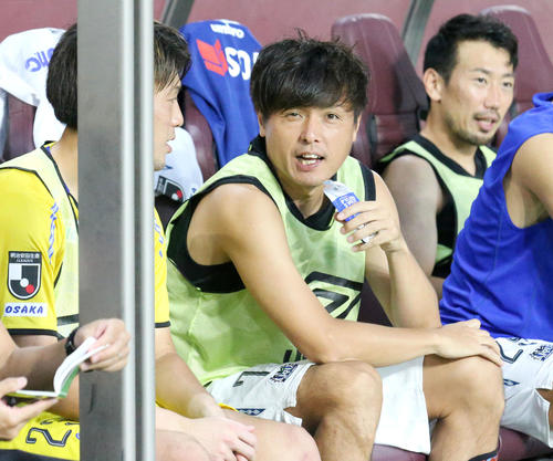神戸対G大阪　ベンチスタートのG大阪MF遠藤（撮影・上山淳一）
