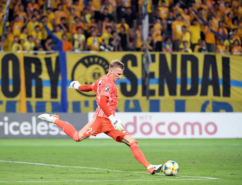 仙台対磐田　仙台に移籍後、ホームで初出場したGKヤクブ・スウォビィク