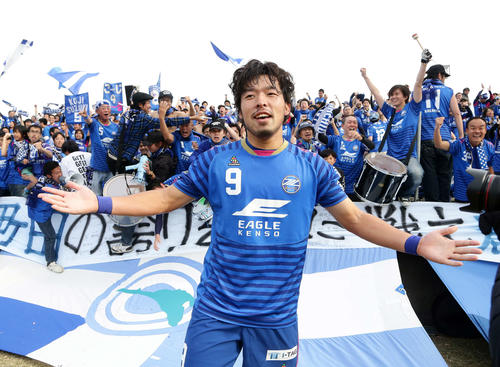 FW鈴木孝司（2015年11月29日撮影・江口和貴）