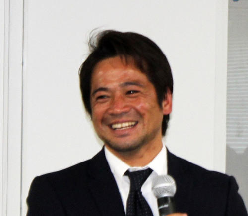 杉山新氏