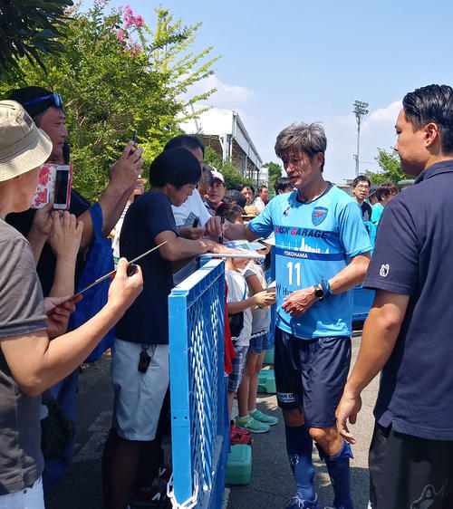 阪南大との練習試合で得点した横浜FCのFWカズ