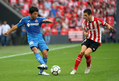 ヘタフェ時代の柴崎岳とマッチアップするビルバオMFスサエタ（17年8月20日・ＰＮＰ）