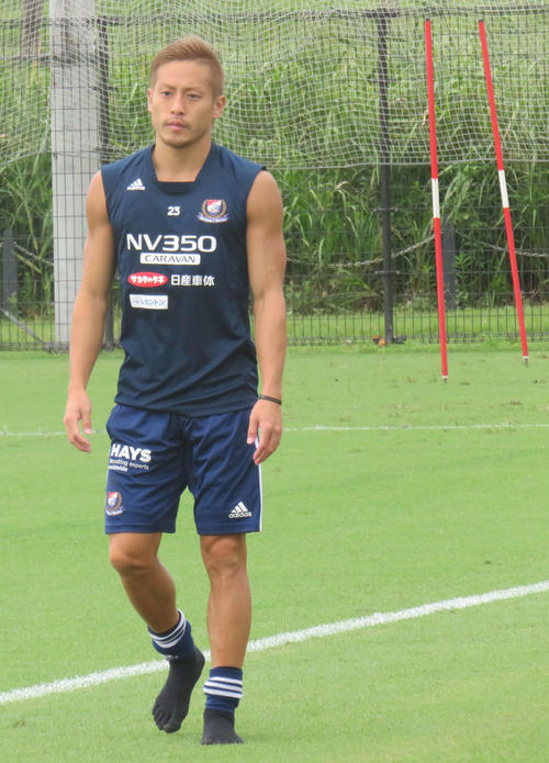 広島戦にむけた調整から引き上げる横浜のFW仲川（撮影・松尾幸之介）
