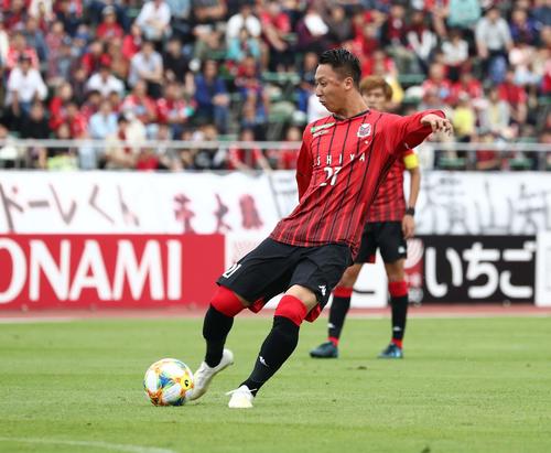 札幌対仙台　後半5分、右足でゴールを決める札幌MF荒野（撮影・黒川智章）