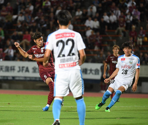 神戸対川崎F　前半神戸MF山口が先制ゴールを決めた（撮影・渦原淳）