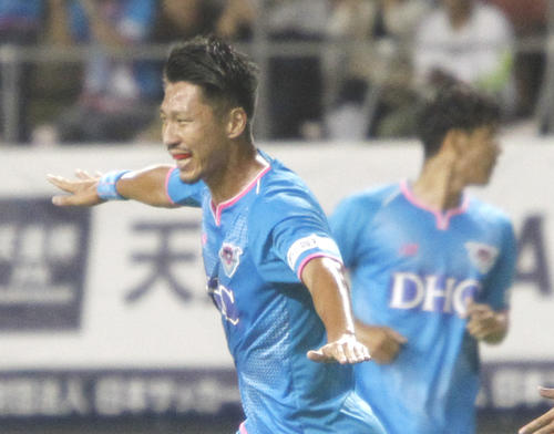 鳥栖対C大阪　前半20分、ヘディングで先制点を奪い喜ぶ鳥栖FW豊田（撮影・菊川光一）