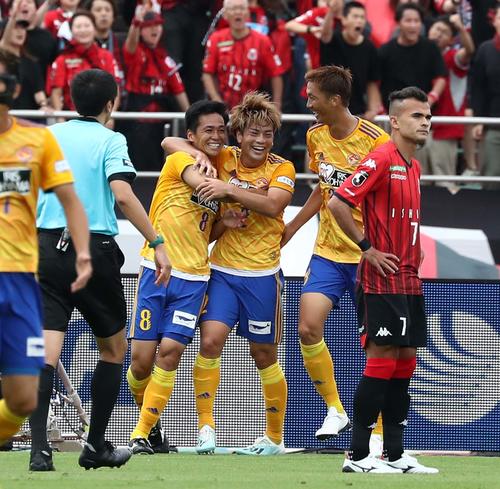 仙台MF松下佳貴（左から３人目）（2019年9月14日撮影）