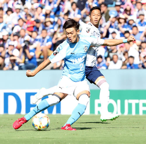 磐田対横浜　前半、シュートを放つ磐田藤川（撮影・垰建太）
