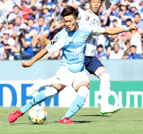 前半、シュートを放つ磐田藤川（撮影・垰建太）