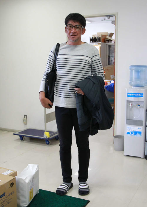 移動準備のため帰路を急ぐ吉永監督