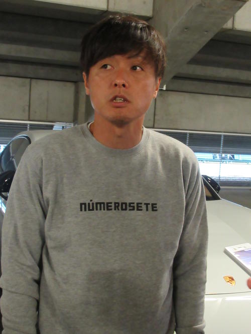 取材に応じるG大阪MF遠藤（撮影・実藤健一）