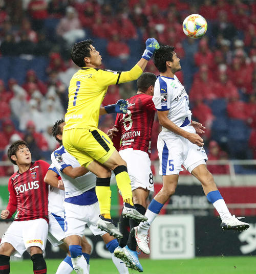浦和対大分　浦和の攻撃を完封した大分GK高木（撮影・丹羽敏通）