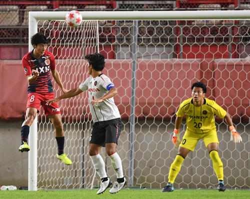 鹿島対ホンダFC　後半、ゴールを決める鹿島FW土居（左）（撮影・横山健太）