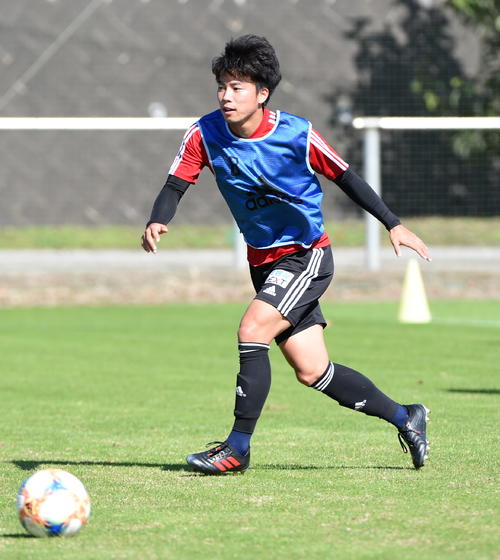 練習で軽快に動く仙台MF吉尾（撮影・山田愛斗）