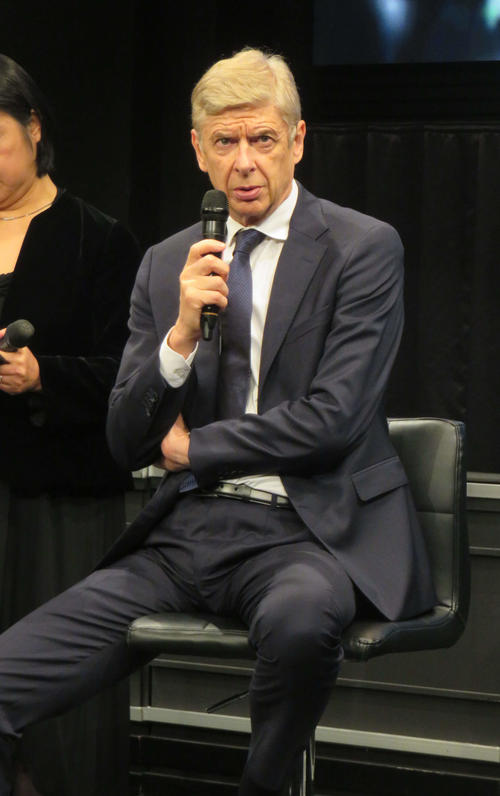 来日して講演会に出席したベンゲル氏（撮影・松尾幸之介）