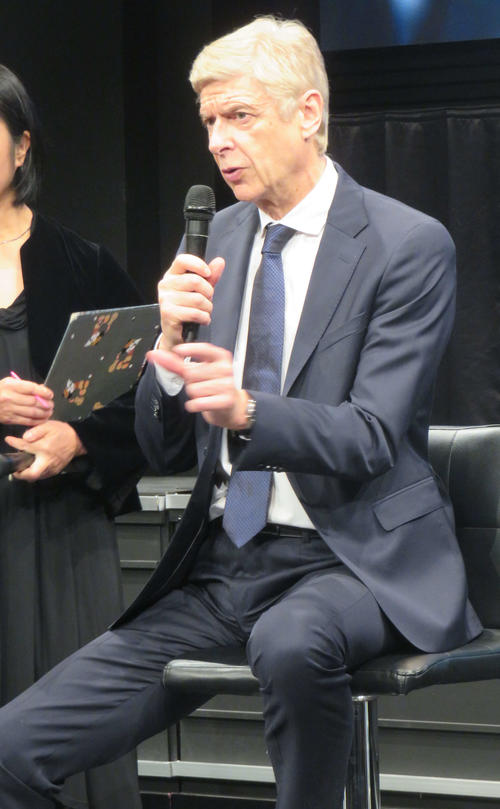 来日して講演会に出席したベンゲル氏（撮影・松尾幸之介）
