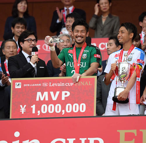 札幌対川崎F　MVPに輝いた川崎F・GK新井（撮影・たえ見朱実）