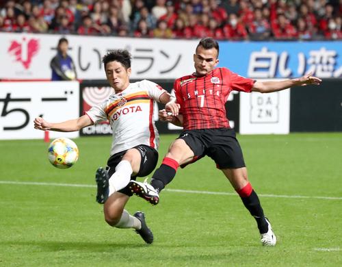 札幌対名古屋　後半41分、ゴールを決める札幌MFルーカス（撮影・黒川智章）