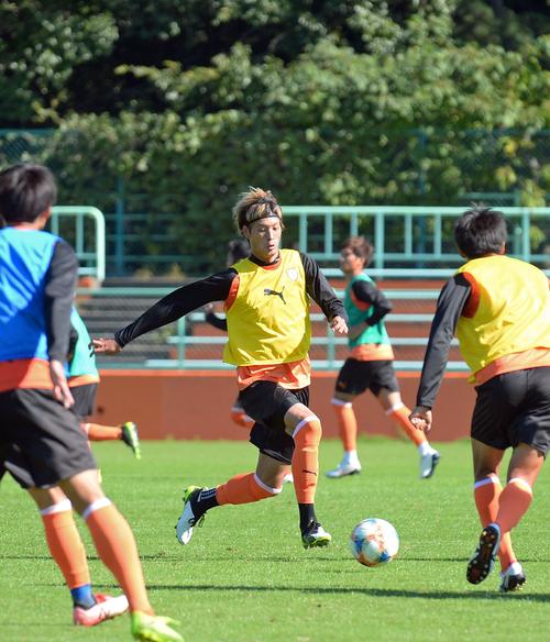 ゲーム形式メニューで軽快に動く清水DF立田