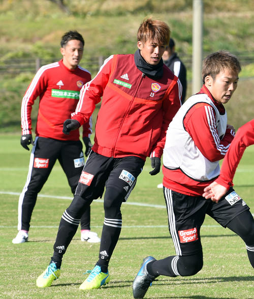 練習でも安定した守備を見せる仙台DF平岡（撮影・山田愛斗）