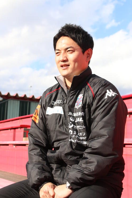 インタビューに答える札幌の鈴木スカウト（撮影・保坂果那）